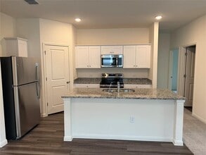 417 Wedemeyer St in Taylor, TX - Building Photo - Building Photo