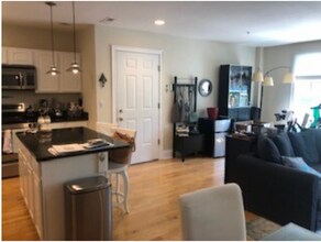 1306 Columbia Rd, Unit 2C in Boston, MA - Building Photo - Building Photo