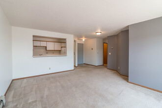 Park Century Apartment Community in Bismarck, ND - Building Photo - Building Photo