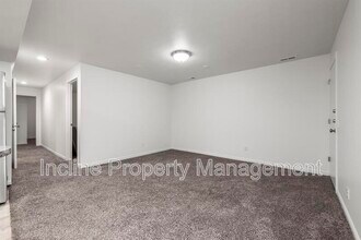 2102 E 11270 S in Sandy, UT - Foto de edificio - Building Photo