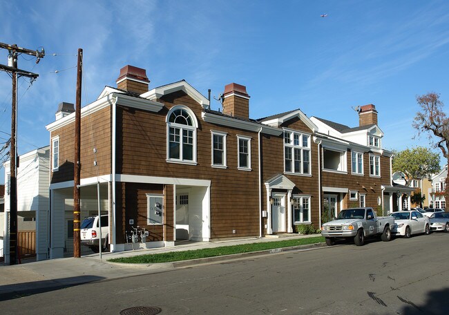 2521 2nd Ave in Corona Del Mar, CA - Foto de edificio - Building Photo