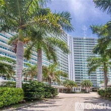 100 Bayview Dr, Unit 925 in Sunny Isles Beach, FL - Building Photo - Building Photo