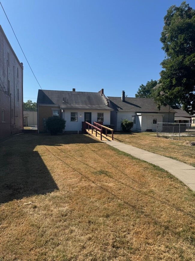 319 W Main St in Mascoutah, IL - Building Photo - Building Photo
