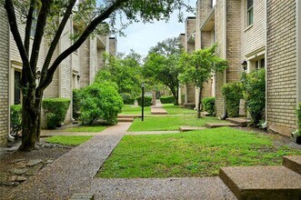 8400 Jamestown Dr in Austin, TX - Building Photo - Building Photo