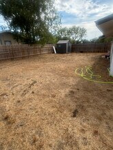 822 Maple St in Jourdanton, TX - Building Photo - Building Photo