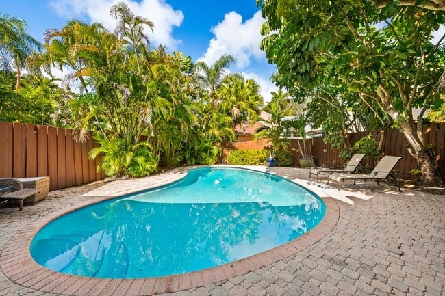 219 NE 17th Ave in Fort Lauderdale, FL - Foto de edificio - Building Photo