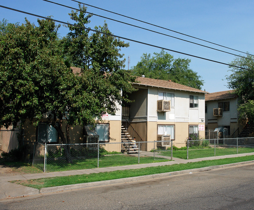 1237 N 8th St in Fresno, CA - Foto de edificio