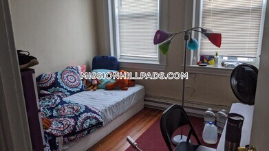 895 Huntington Ave in Boston, MA - Building Photo - Building Photo