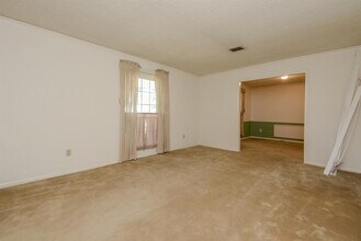 5731 Old Lodge Dr in Houston, TX - Building Photo - Building Photo