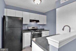 100 Park Blvd in Cherry Hill Township, NJ - Building Photo