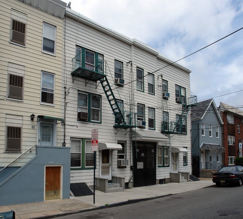 39-41 Adams St in Newark, NJ - Foto de edificio