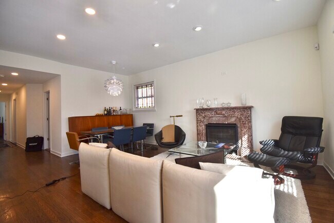 5638 N Winthrop Ave, Unit 1 in Chicago, IL - Foto de edificio - Building Photo