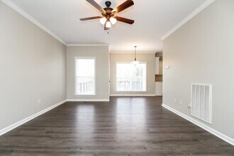 7883 Rainey Dr in Nashville, TN - Foto de edificio - Building Photo