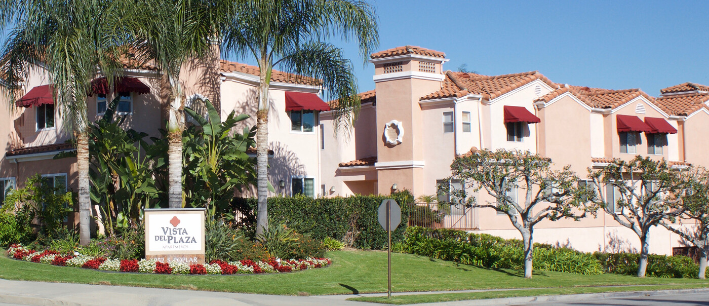 Vista Del Plaza Apartments in Brea, CA - Building Photo