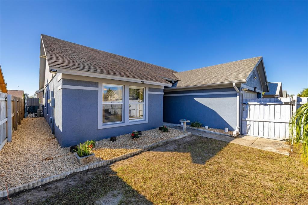 3045 Bloomsbury Dr in Kissimmee, FL - Building Photo