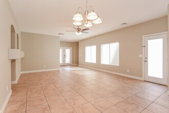 8911 Deep Ridge Ct in Las Vegas, NV - Building Photo - Building Photo