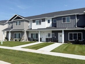 Valley View Townhomes in Fargo, ND - Building Photo - Building Photo
