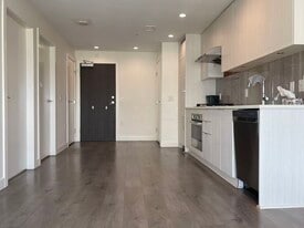 5051 Imperial St in Burnaby, BC - Building Photo