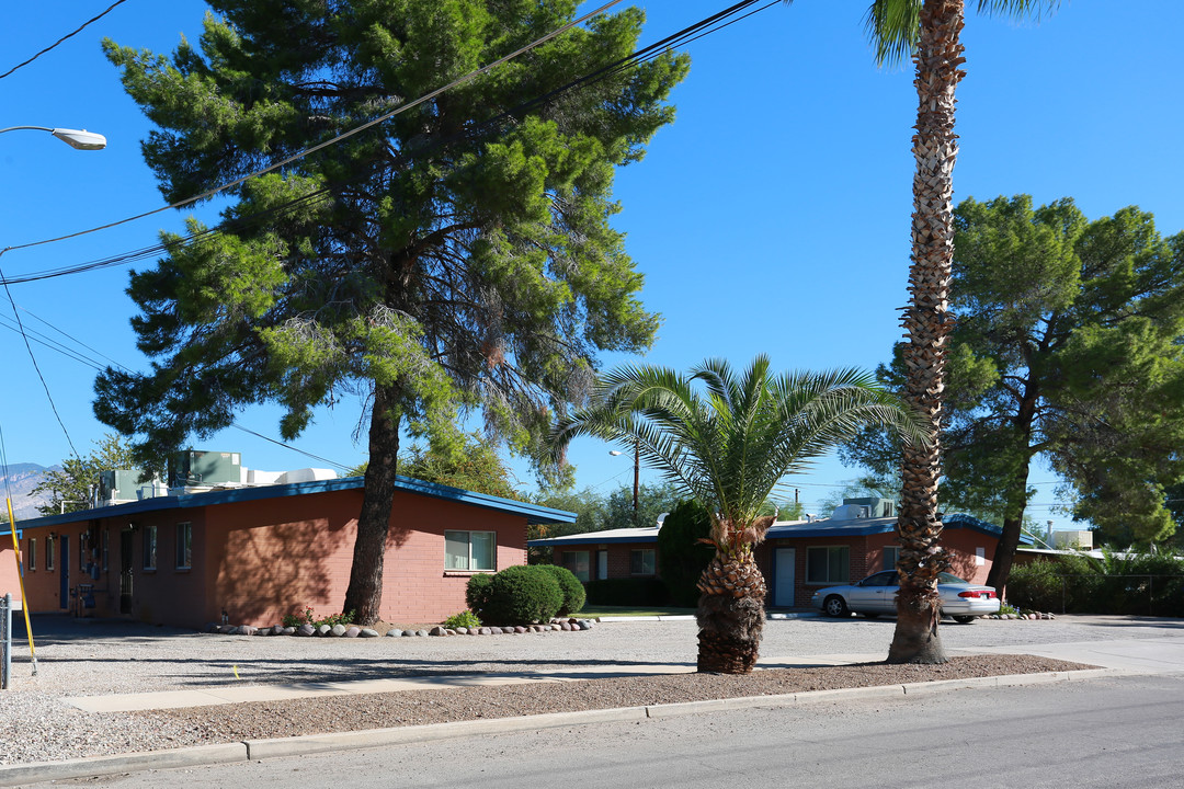 3815-3821 E Lee St in Tucson, AZ - Building Photo