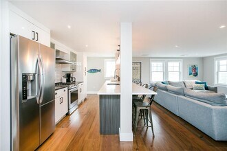 25 Dearborn St in Newport, RI - Building Photo - Building Photo