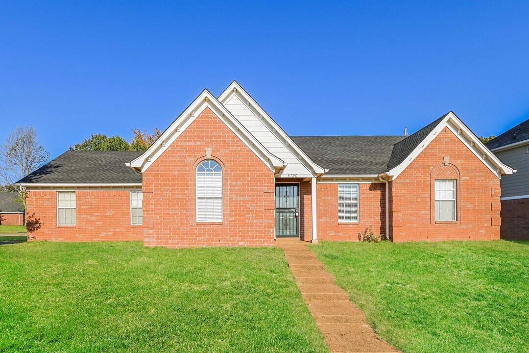 9720 Lakeland Hills Cove in Lakeland, TN - Building Photo