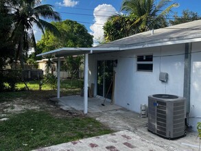 3914 Hernden Dr in Lake Worth, FL - Building Photo - Building Photo