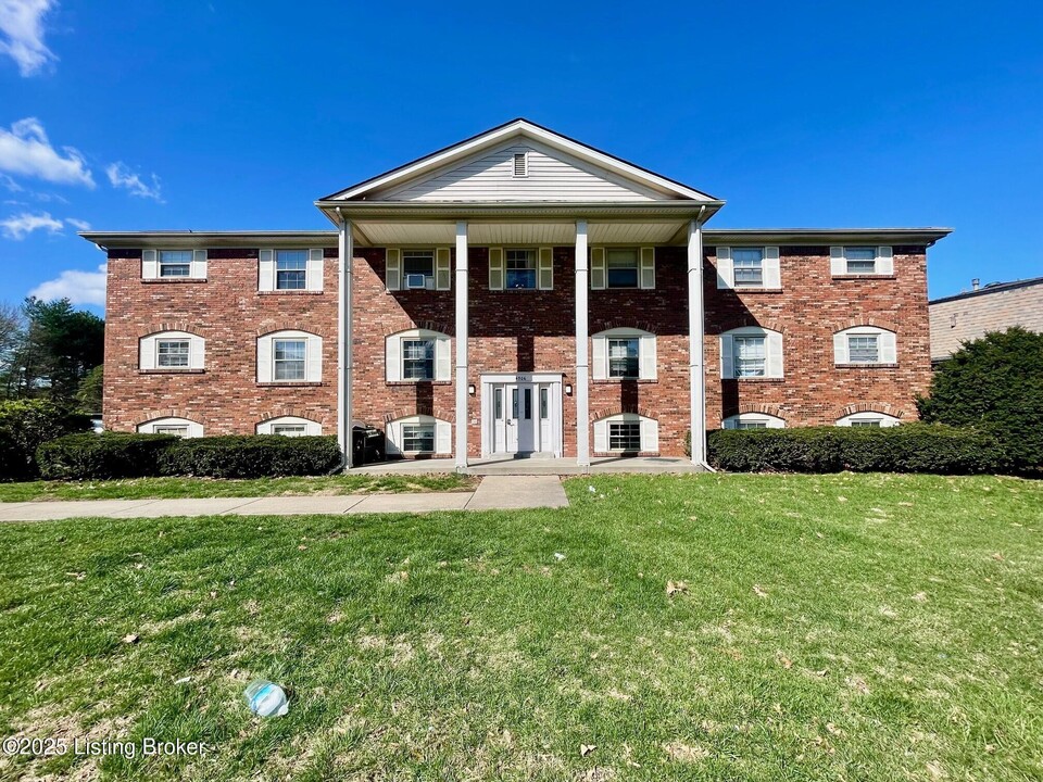 4506 Landside Dr in Louisville, KY - Building Photo