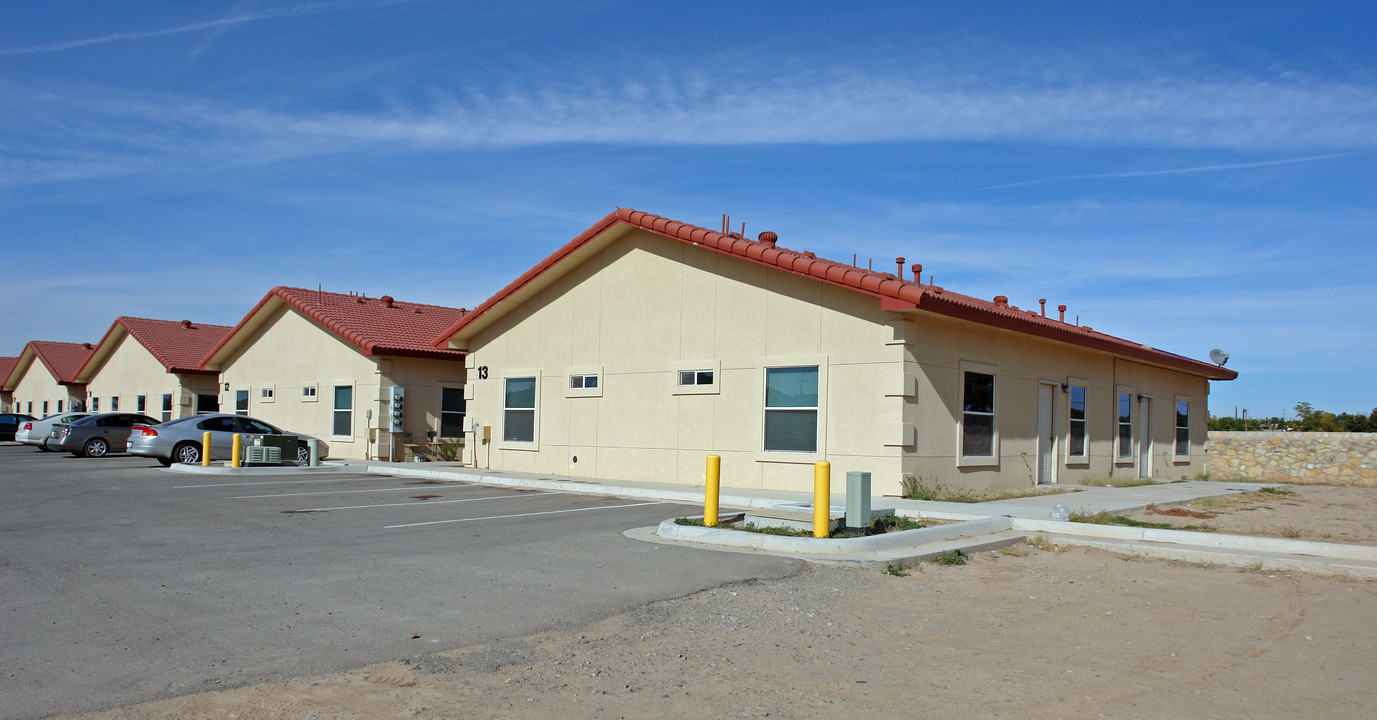 North Loop Village in El Paso, TX - Building Photo