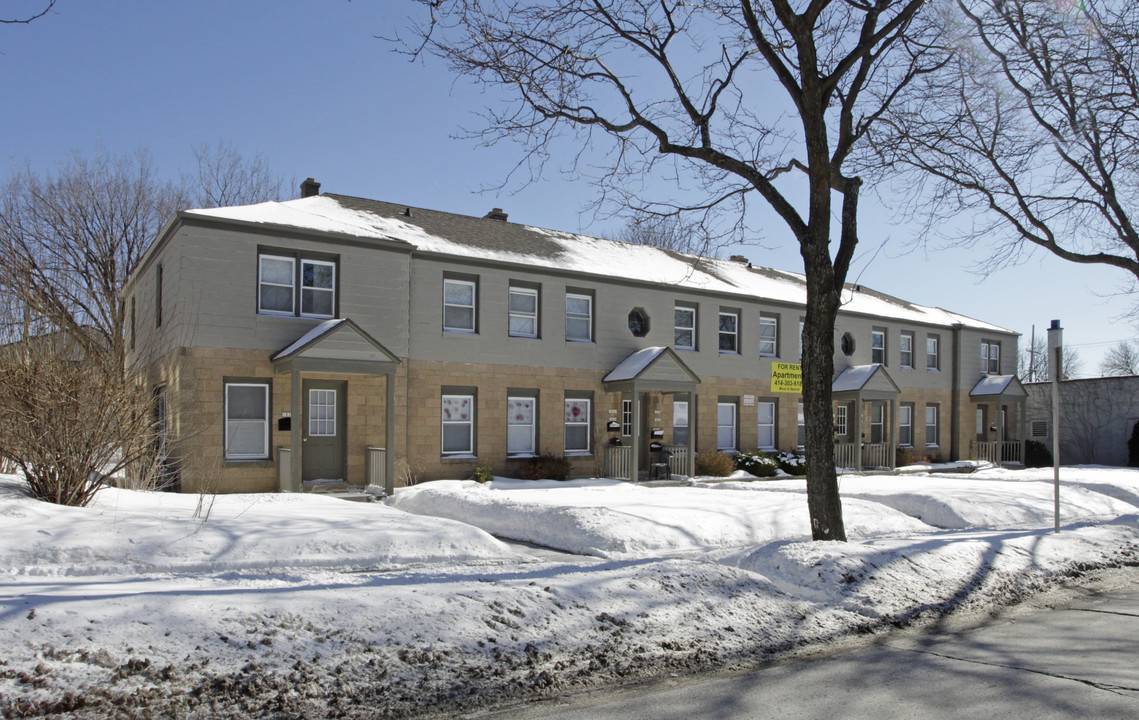 Milwaukee Apartments in Milwaukee, WI - Building Photo