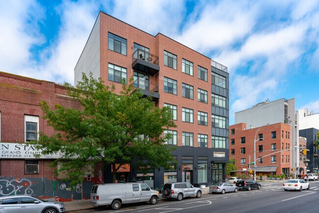 228 Clifton Pl in Brooklyn, NY - Foto de edificio - Building Photo