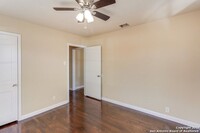 1434 Greer St in San Antonio, TX - Building Photo - Building Photo