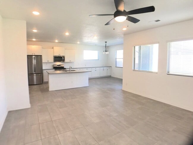 313 Wyatt Ave SW in Los Lunas, NM - Building Photo - Building Photo