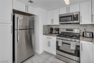 1453 Santa Anita Dr in Las Vegas, NV - Building Photo - Building Photo
