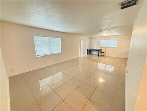 10413 Twiggs Ct in Orlando, FL - Building Photo - Building Photo