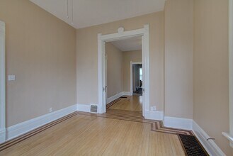 1900-1902 N Warren Ave, Unit Lower in Milwaukee, WI - Building Photo - Building Photo