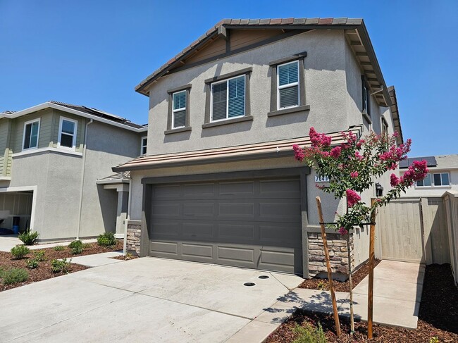 7041 Lone Sycamore St in Roseville, CA - Building Photo - Building Photo