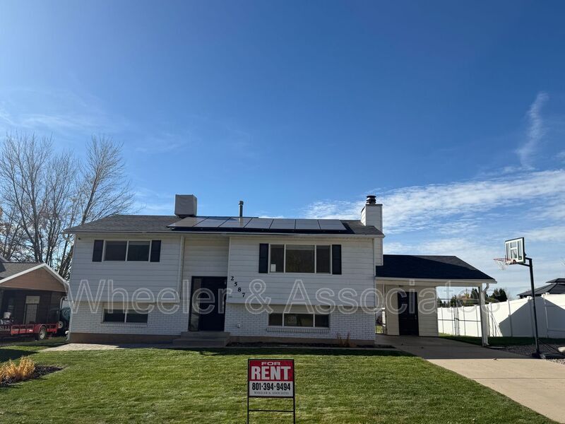 2587 N 1450 E in Layton, UT - Building Photo