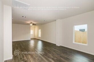 8120 Sunberry Shadow Dr in Houston, TX - Building Photo - Building Photo