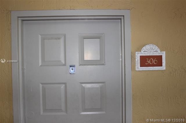 8235 Lake Dr-Unit -306 in Doral, FL - Building Photo - Building Photo