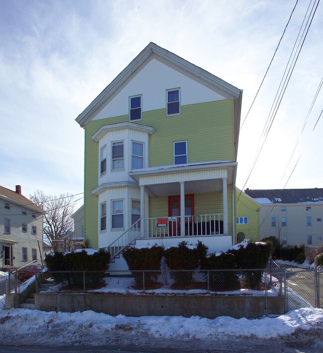 81-83 Tecumseh St in Fall River, MA - Foto de edificio - Building Photo