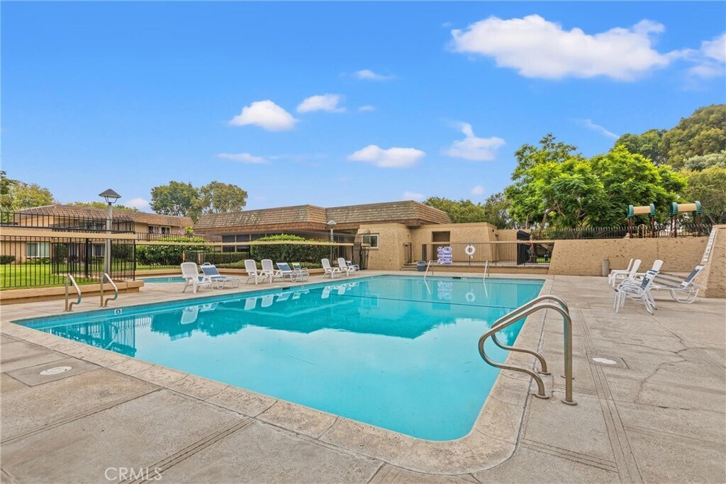 10325 Elk River Ct in Fountain Valley, CA - Building Photo