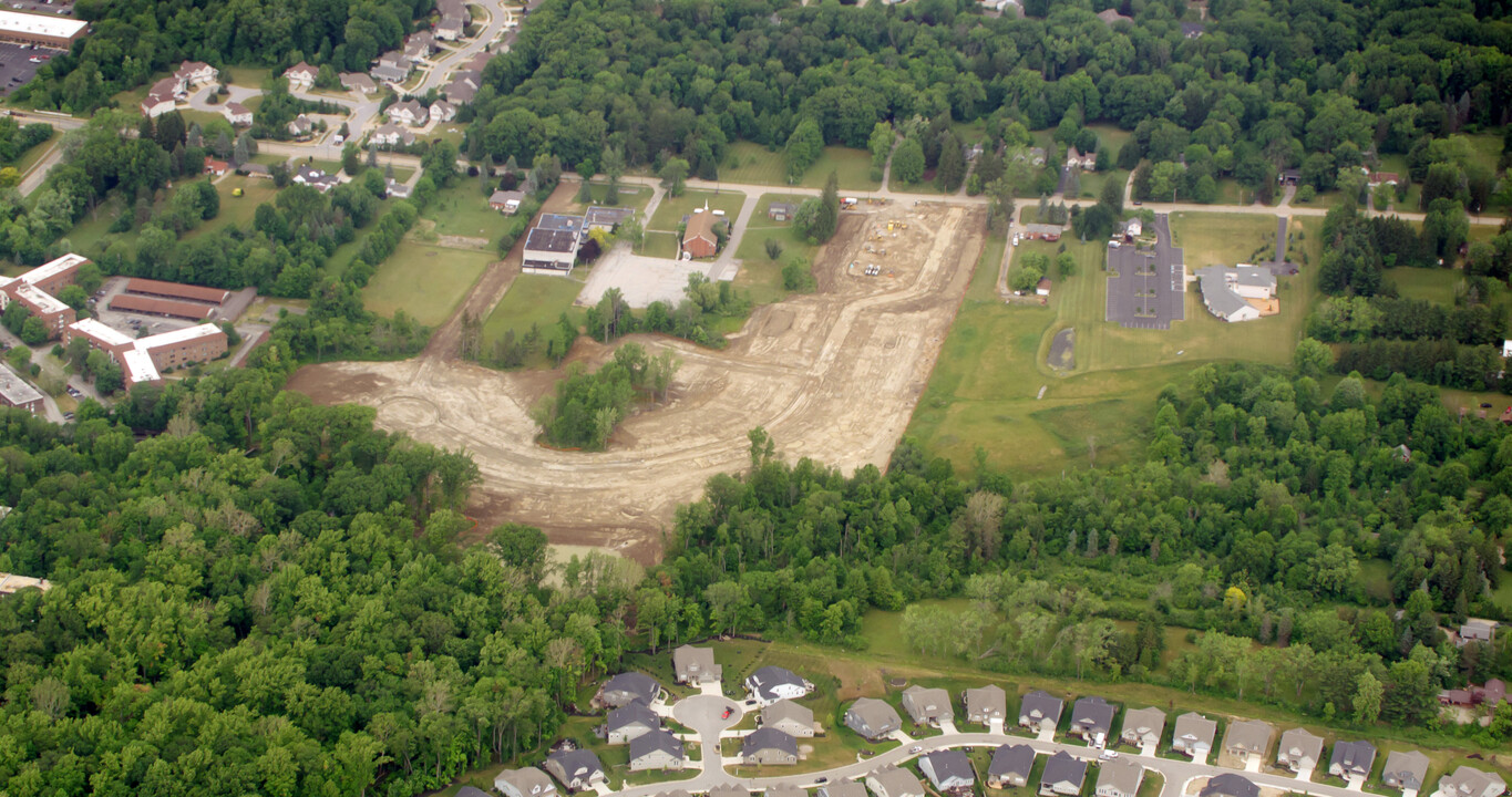 Lakes of Orange in Cleveland, OH - Building Photo