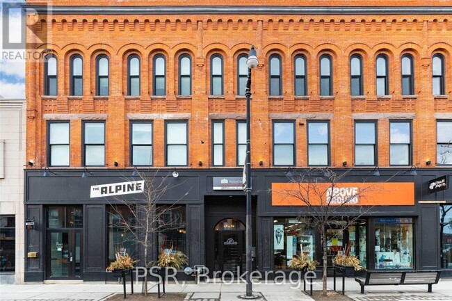 2870-2870 Dundas St W