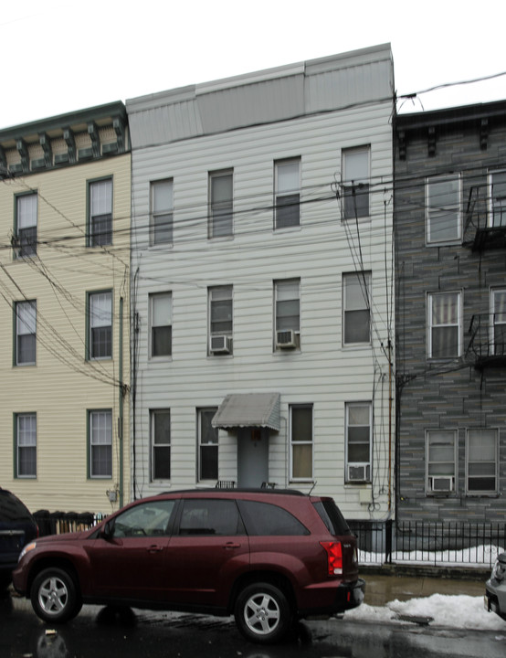 61 Laidlaw Ave in Jersey City, NJ - Building Photo