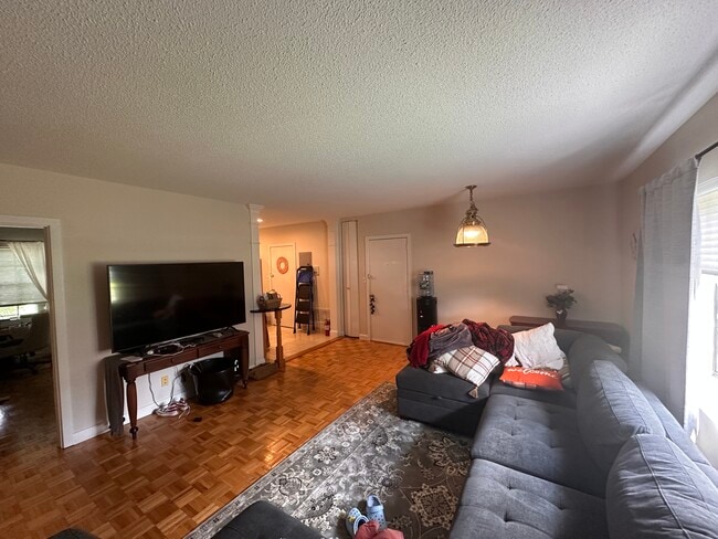 51 Lake Shore Ct, Unit 1 in Boston, MA - Building Photo - Building Photo