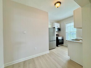 215 N Mecklenburg Ave in South Hill, VA - Building Photo - Building Photo