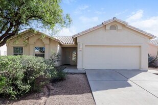 10132 E Paseo San Bernardo in Tucson, AZ - Building Photo