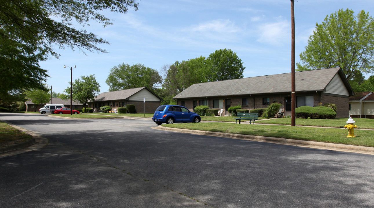 Crestfield Apartments in Wendell, NC - Foto de edificio