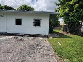 1160 NE 200th Terrace in Miami, FL - Building Photo - Building Photo