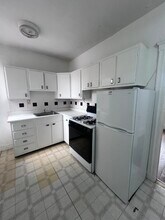 15 Dwight St, Unit 4 in Brookline, MA - Foto de edificio - Building Photo